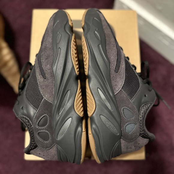 Yeezy Boost 700 “2019” - Picture 4 of 10